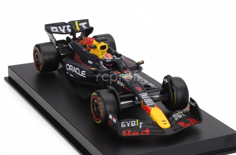 Bburago Red bull F1  Rb20 Team Oracle Red Bull Racing N 1 World Champion Season 2024 Max Verstappen - With Pilot And Showcase 1:43 Modrá Žlutá Červená