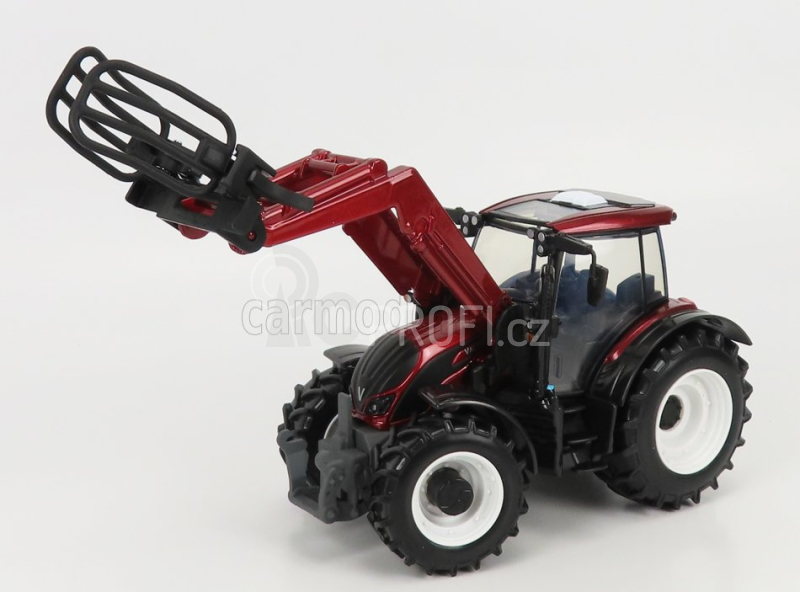 Bburago Valtra N174 Tractor 2017 1:32 Červená Černá