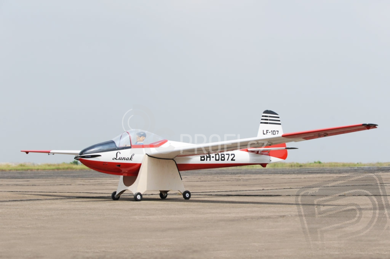 BH145 LF-107 Luňák větroň 6000 mm ARF