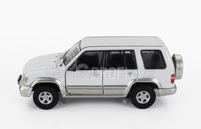 Bm-creations Isuzu Trooper Big Horn 1998 1:64 Bílé Stříbro