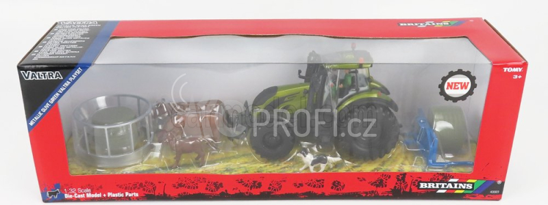 Britains Valtra T254 Tractor With Playset Fleming Bale Lifter 2019 1:32 Zelená