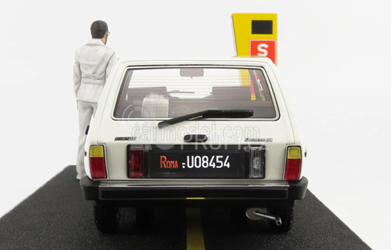 Clc-models Fiat 131 Panorama Sw 1981 Film Bianco Rosso E Verdone 1:18, bílá