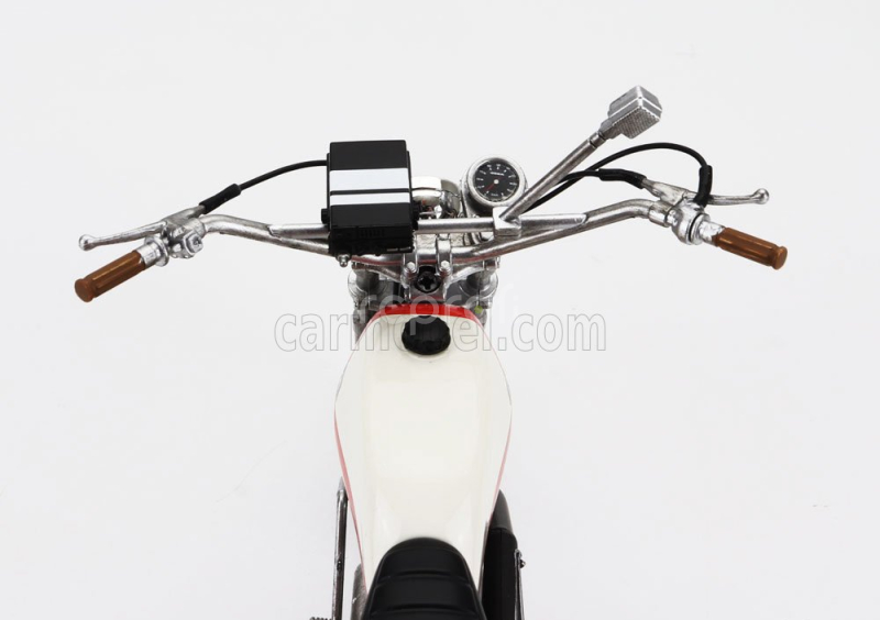 Clc-models Ossa 250 Ae73 Enduro 1973 With Terence Hill Small Action Figure - From Movie - Altrimenti Ci Arrabbiamo - Tv Series - Motorcycle 1:12 Bílá