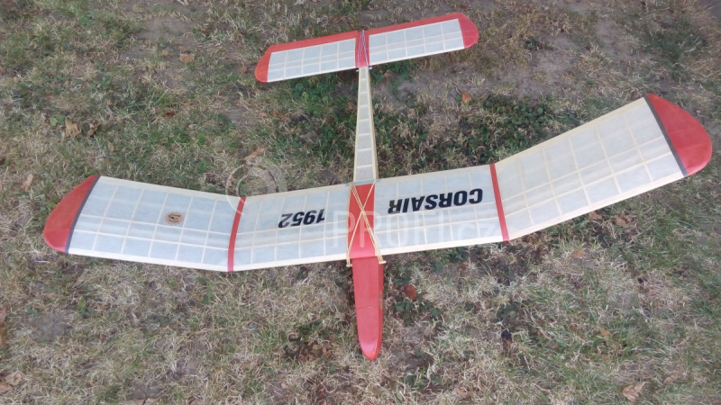 CORSAIR Glider historický model, rozpětí 1240mm, Classic models