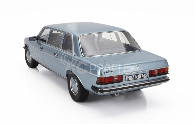 Cult-scale models Mercedes benz E-class E250 (w123) 1978 1:18 Blue