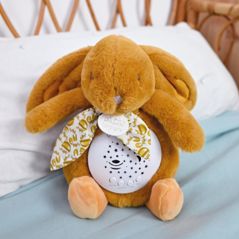 Doudou Hrací skříňka s projekcí Králíček hořčicově žlutý