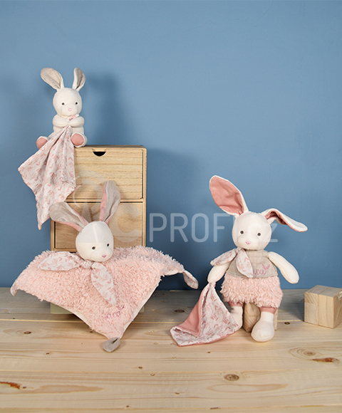 Doudou Plyšový  králiček s růžovou dečkou z  BIO bavlny 15 cm
