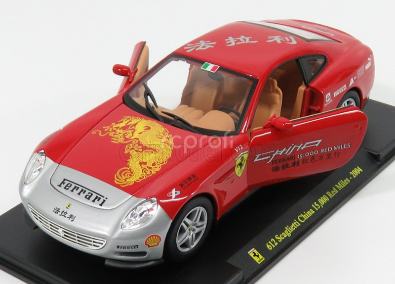 Edicola Ferrari 612 Scaglietti Tour China 15.000 Red Miles 2004 - Con Vetrina - With Showcase 1:24 Červená Stříbrná