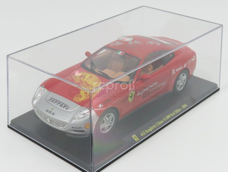 Edicola Ferrari 612 Scaglietti Tour China 15.000 Red Miles 2004 - Con Vetrina - With Showcase 1:24 Červená Stříbrná