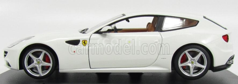 Edicola Ferrari Ff (ferrari Four) 2011 - Con Vetrina - With Showcase 1:24 Bílá