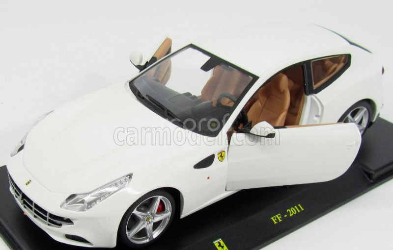 Edicola Ferrari Ff (ferrari Four) 2011 - Con Vetrina - With Showcase 1:24 Bílá