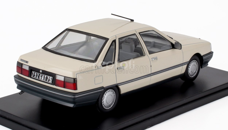 Edicola Renault R21 Gts 1986 - Con Vetrina - With Showcase 1:24 Bílá