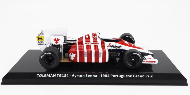 Edicola Toleman F1  Tg184 Hart Turbo N 19 3rd Portugal Gp 1984 Ayrton Senna - Con Vetrina - With Showcase 1:24 Modrá Bílá Červená
