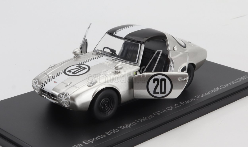 Edicola Toyota 800 Sports Gt-i N 20 Ccc Race Funabashi Circuit 1965 Tojiro Ukiya 1:24 Stříbrná Bílá