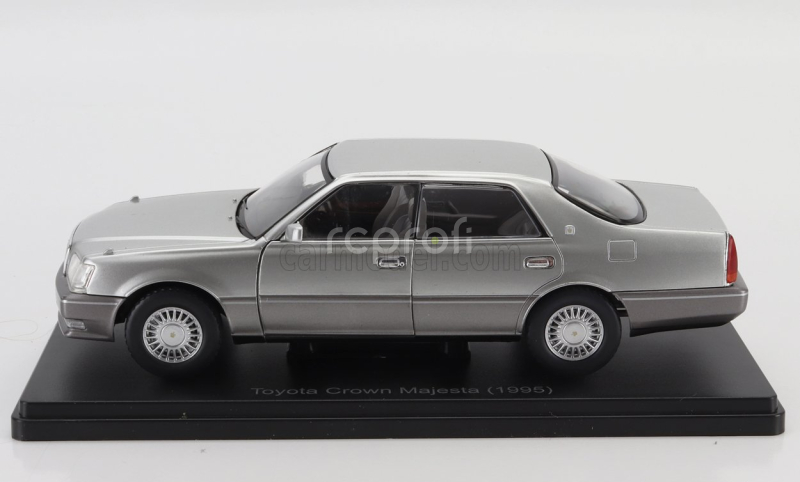 Edicola Toyota Crown Majesta 1995 1:24 Silver