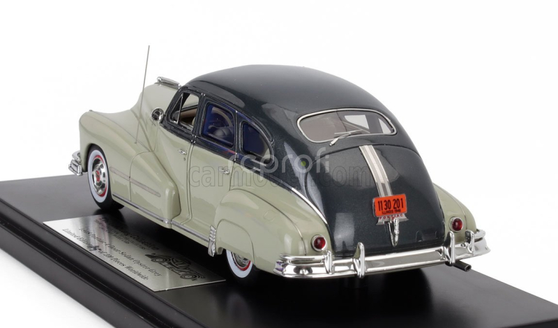 Goldvarg Pontiac Silver Streak Sedan 1948 1:43 2 Tóny Šedé