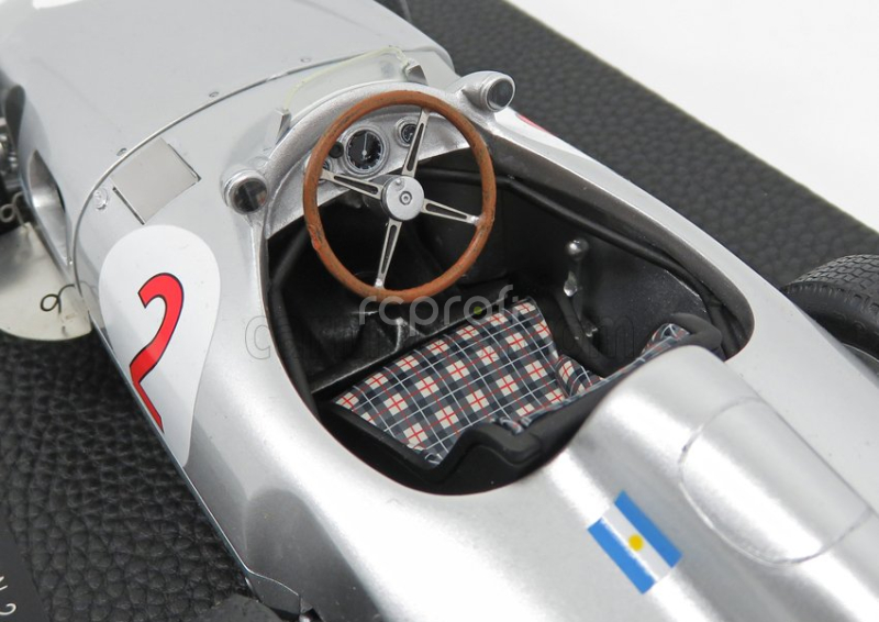 Gp-replicas Mercedes benz F1  W196 N 2 Argentina Gp Juan Manuel Fangio 1955 World Champion 1:18 Silver