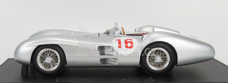 Gp-replicas Mercedes benz F1  W196r Streamliners N 16 1:18, stříbrná