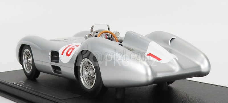 Gp-replicas Mercedes benz F1  W196r Streamliners N 16 1:18, stříbrná