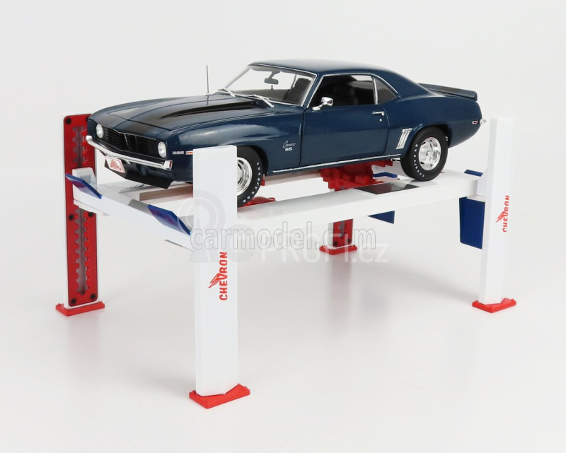 Greenlight Accessories Chevron Garage Set Officina Čtyřsloupový zvedák 1:18, bílá