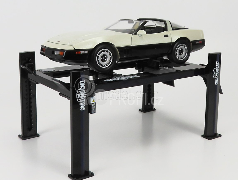 Greenlight Accessories Graveyard Cartz Garage Set Officina Čtyřsloupový zvedák 1:18