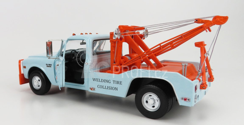 Greenlight Chevrolet C-30 Pick-up Gulf Odtahový vůz 1969 1:18, světle modrá