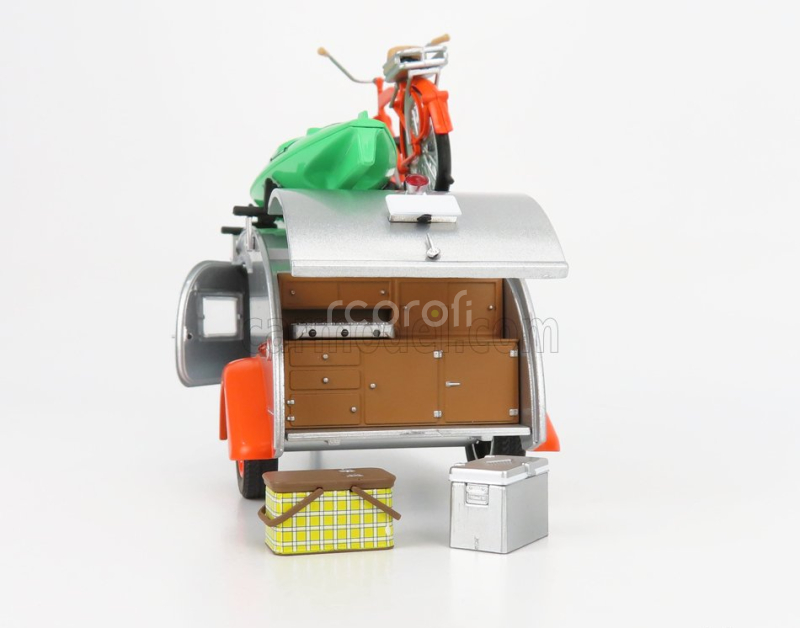 Greenlight Trailer Teardrop With Bicycle And Kayak Boat Roulotte 1960 1:24 Stříbrná Červená Zelená