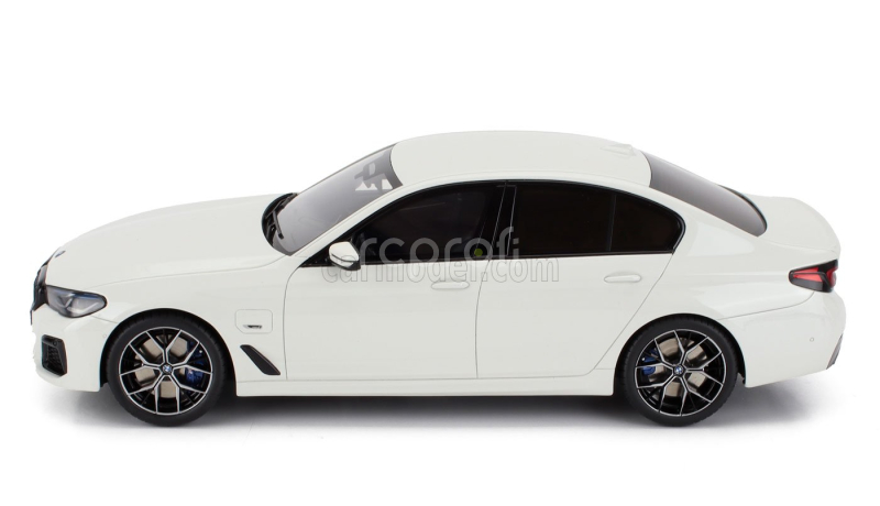 Gt-spirit BMW 5-series 545e Xdrive M-sport (f90) 2023 1:18 Bílá