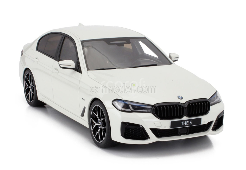 Gt-spirit BMW 5-series 545e Xdrive M-sport (f90) 2023 1:18 Bílá