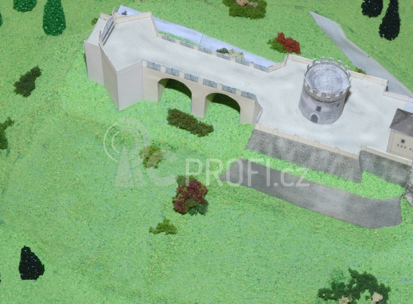 Hrad Český Šternberk - papírový model 1:300