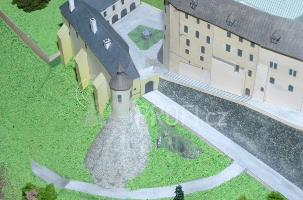 Hrad Český Šternberk - papírový model 1:300