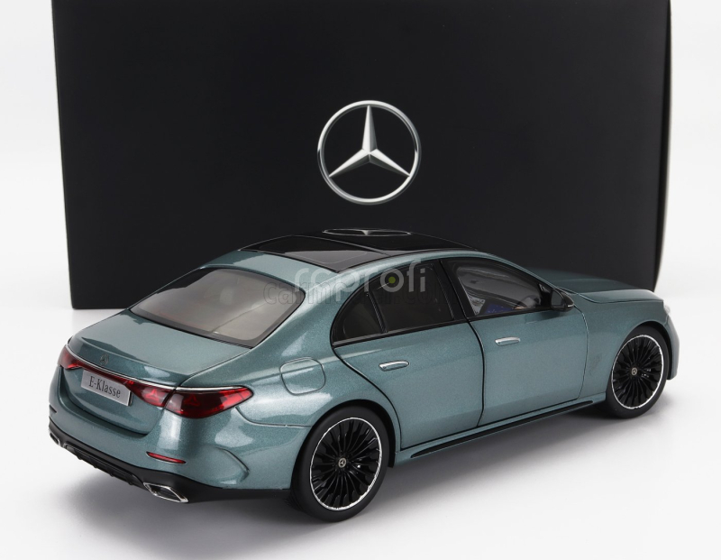 I-scale Mercedes benz E-class (w214) Amg Line 2024 1:18 Velmi Světle Zelená Met