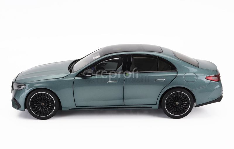 I-scale Mercedes benz E-class (w214) Amg Line 2024 1:18 Velmi Světle Zelená Met