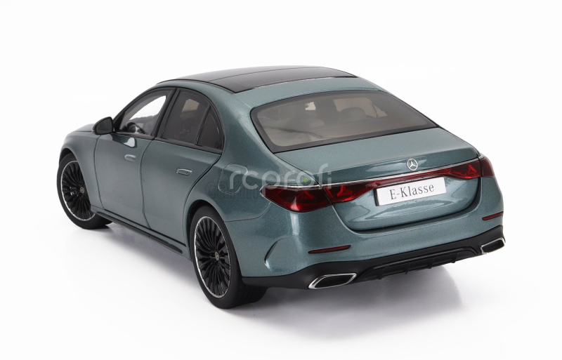 I-scale Mercedes benz E-class (w214) Amg Line 2024 1:18 Velmi Světle Zelená Met