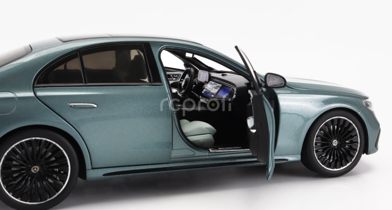 I-scale Mercedes benz E-class (w214) Amg Line 2024 1:18 Velmi Světle Zelená Met
