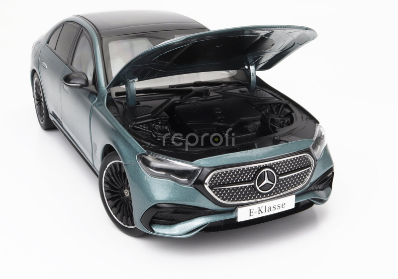 I-scale Mercedes benz E-class (w214) Amg Line 2024 1:18 Velmi Světle Zelená Met