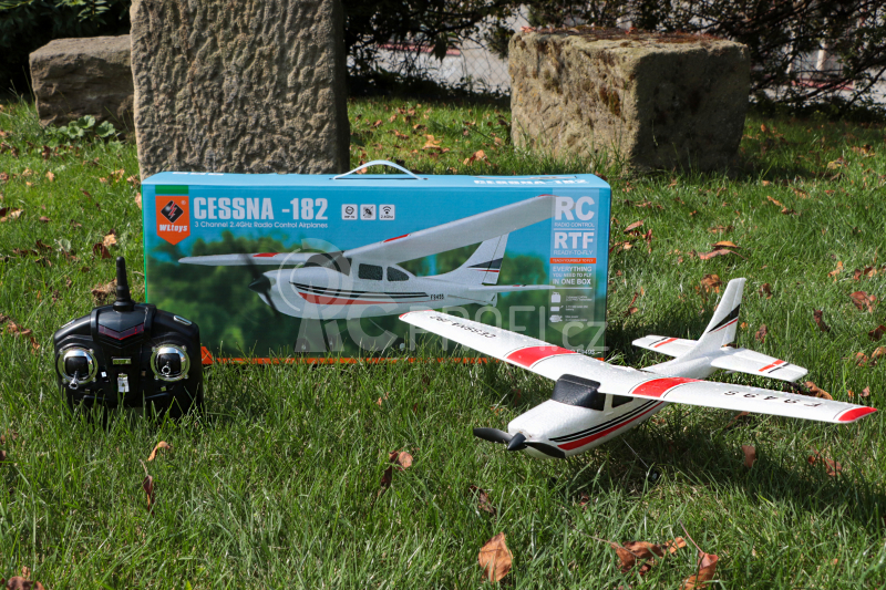 RC letadlo Cessna 182