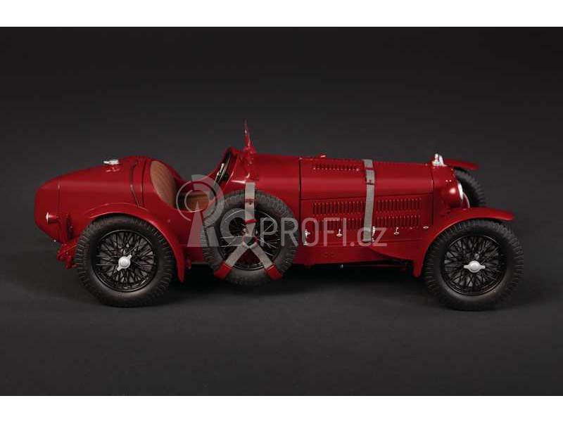 Italeri Alfa Romeo 8C 2300 Roadster (1:12)