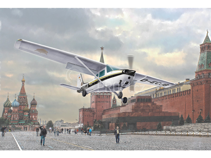 Italeri Cessna 172 Skyhawk - 1987 Landing on Red Square (1:48)