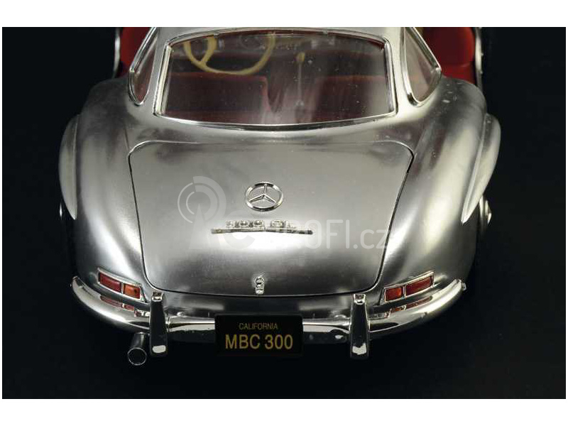 Italeri Mercedes-Benz 300 SL Gullwing (1:16)