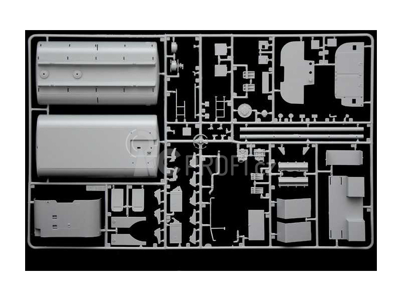 Italeri Oshkosh M978 Fuel Servicing Truck (1:35)