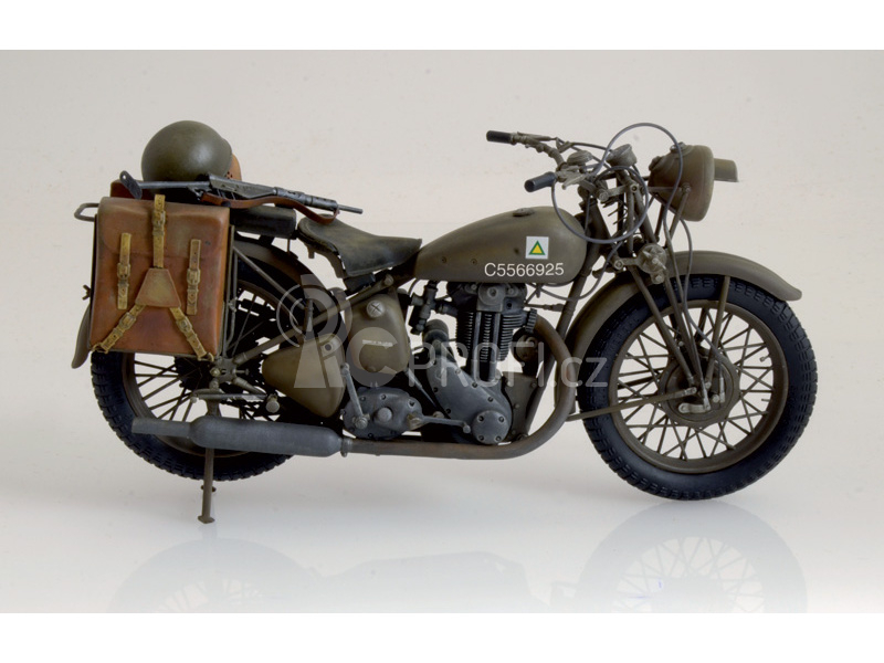 Italeri Triumph (1:9)