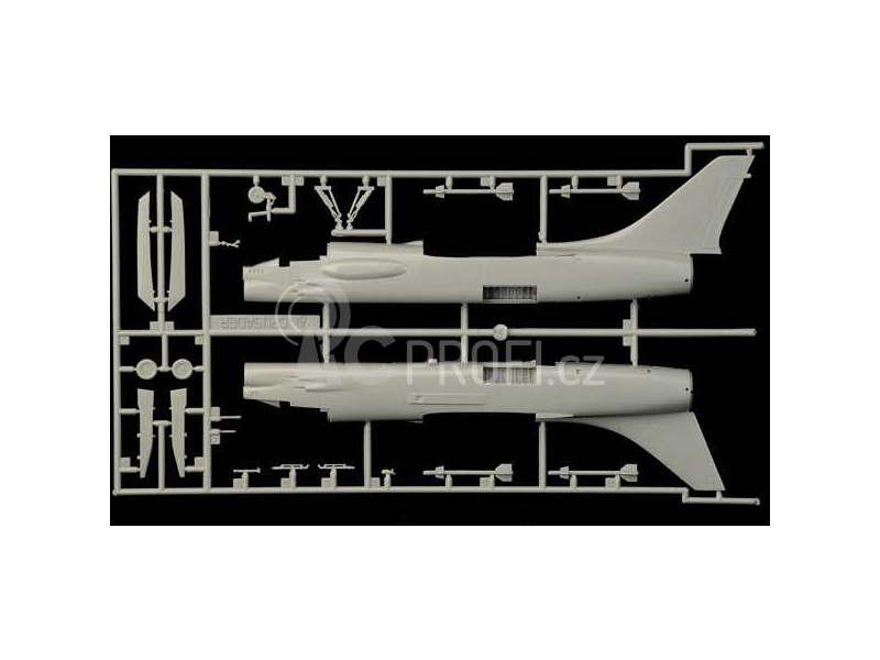 Italeri Vought F-8E Crusader (1:72)