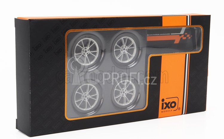 Ixo-models Accessories Kovový stojan se čtyřmi pneu Hyundai 1:18, černá