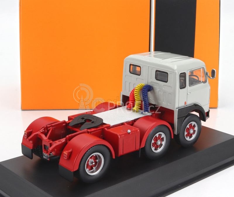 Ixo-models Fiat 690 T1 Tractor Truck 3-assi 1961 1:43 Šedá Červená