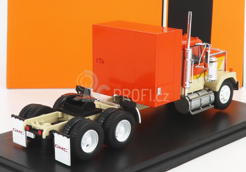 Ixo-models GMC General Tractor Truck 3-assi 1980 1:43 Orange