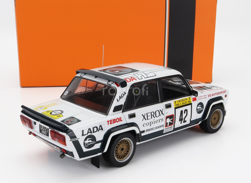 Ixo-models Lada fiat 2105 Vfts (night Version) N 42 Rally 1000 Lakes 1984 S.brundza - V.neyman 1:18 Bílá Černá