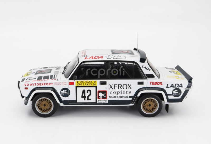 Ixo-models Lada fiat 2105 Vfts (night Version) N 42 Rally 1000 Lakes 1984 S.brundza - V.neyman 1:18 Bílá Černá