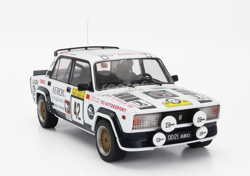 Ixo-models Lada fiat 2105 Vfts (night Version) N 42 Rally 1000 Lakes 1984 S.brundza - V.neyman 1:18 Bílá Černá