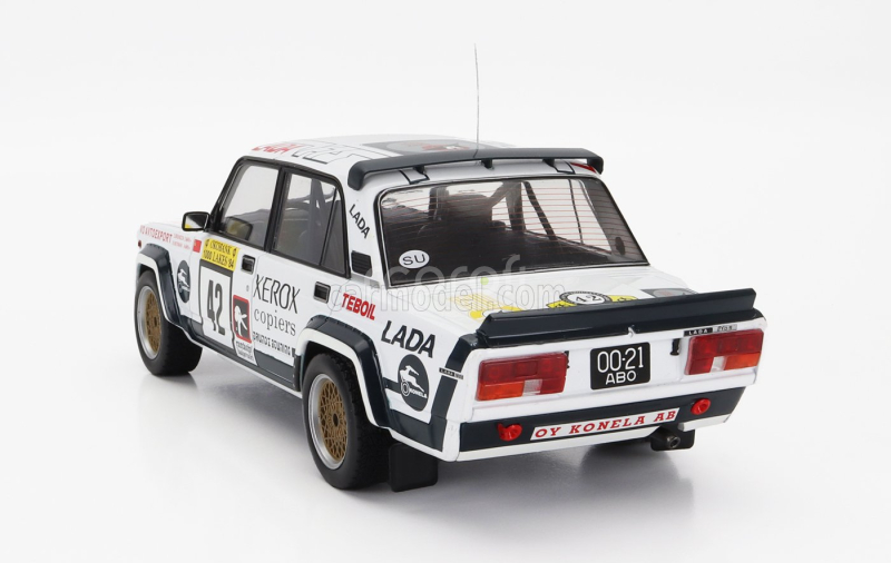 Ixo-models Lada fiat 2105 Vfts (night Version) N 42 Rally 1000 Lakes 1984 S.brundza - V.neyman 1:18 Bílá Černá